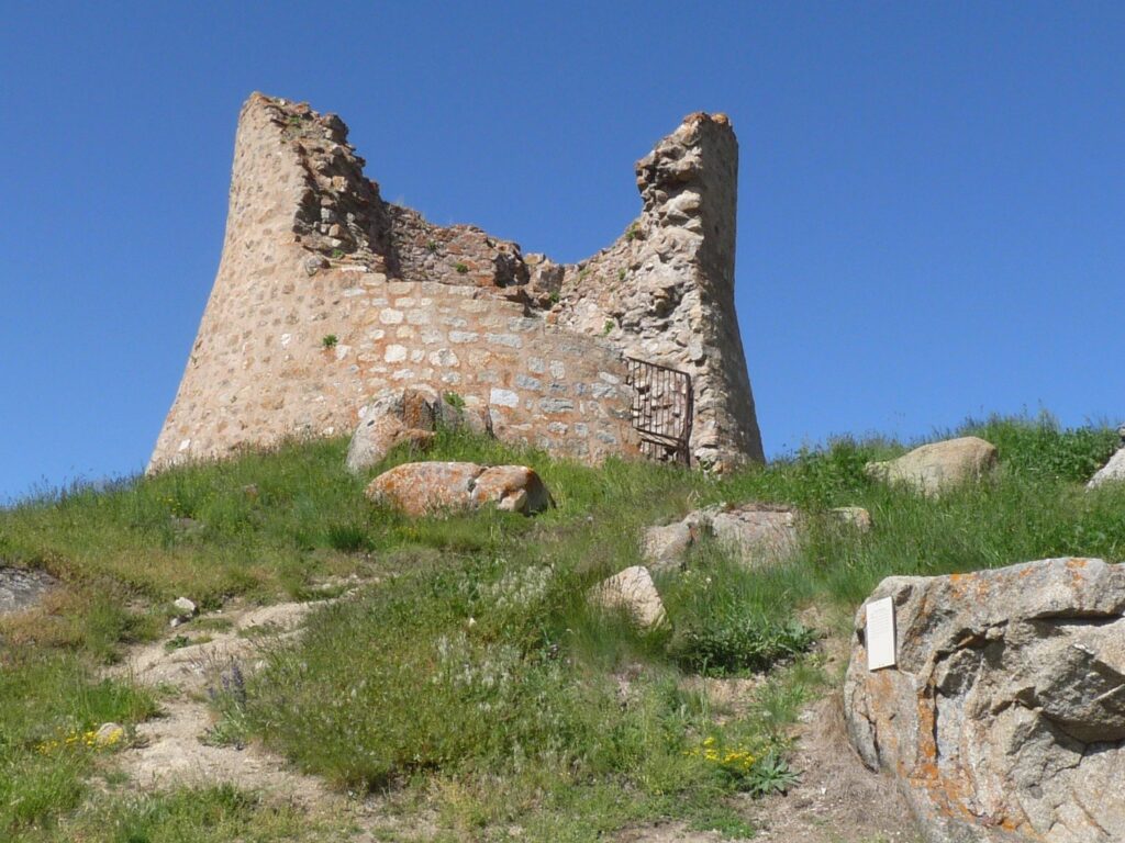 Capil Tower: A Medieval Fortification at La Llaguna 1 Tour du Capil