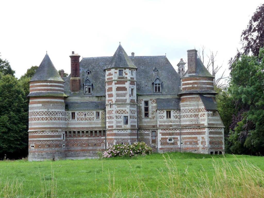 Auffay Castle: A Medieval Manor in France 1 Château d'Auffay