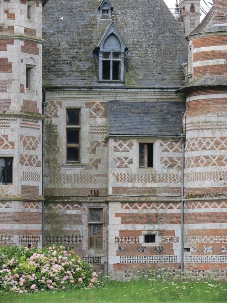 Auffay Castle: A Medieval Manor in France 2 Château d'Auffay