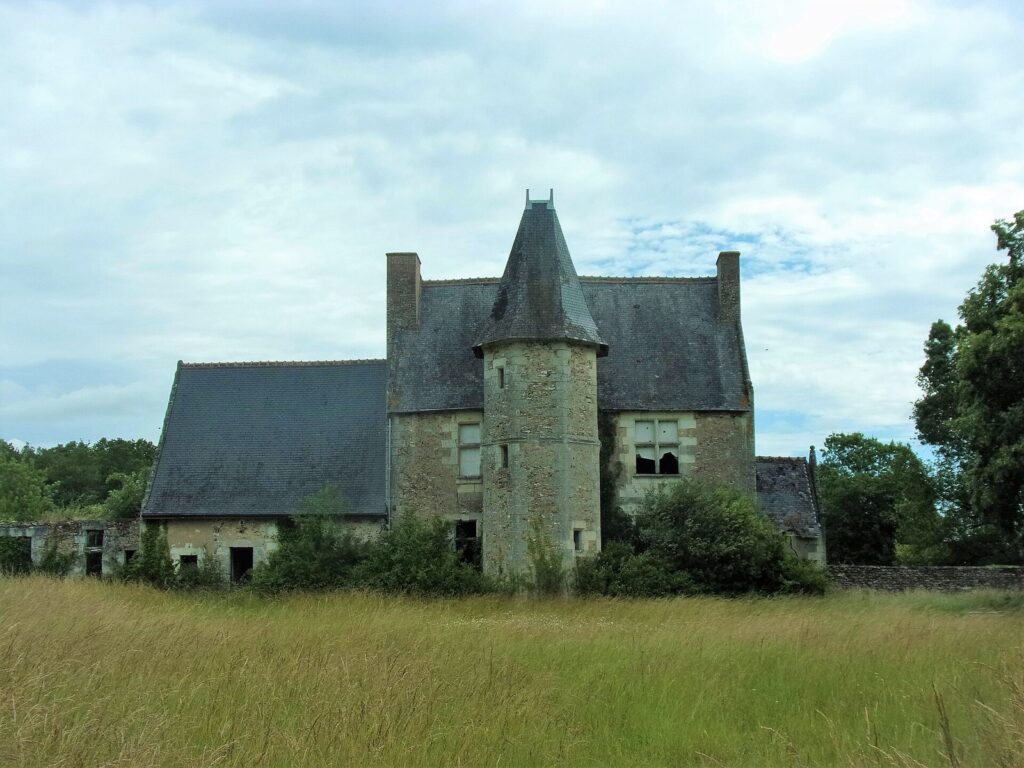 Manoir de l'Ortière: A Fifteenth-Century Manor House in Monts, France 2 Manoir de l'Ortière