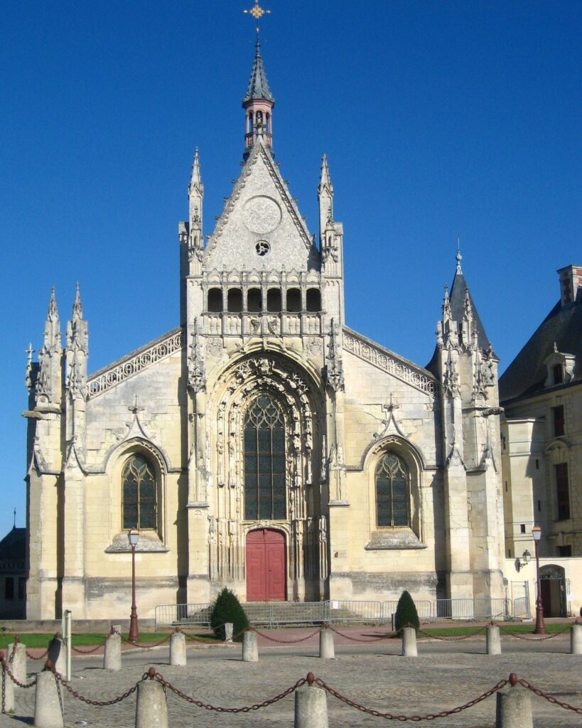 Collégiale Notre-Dame de Thouars: A Collegiate Church and Family Chapel 1 Collégiale Notre-Dame de Thouars