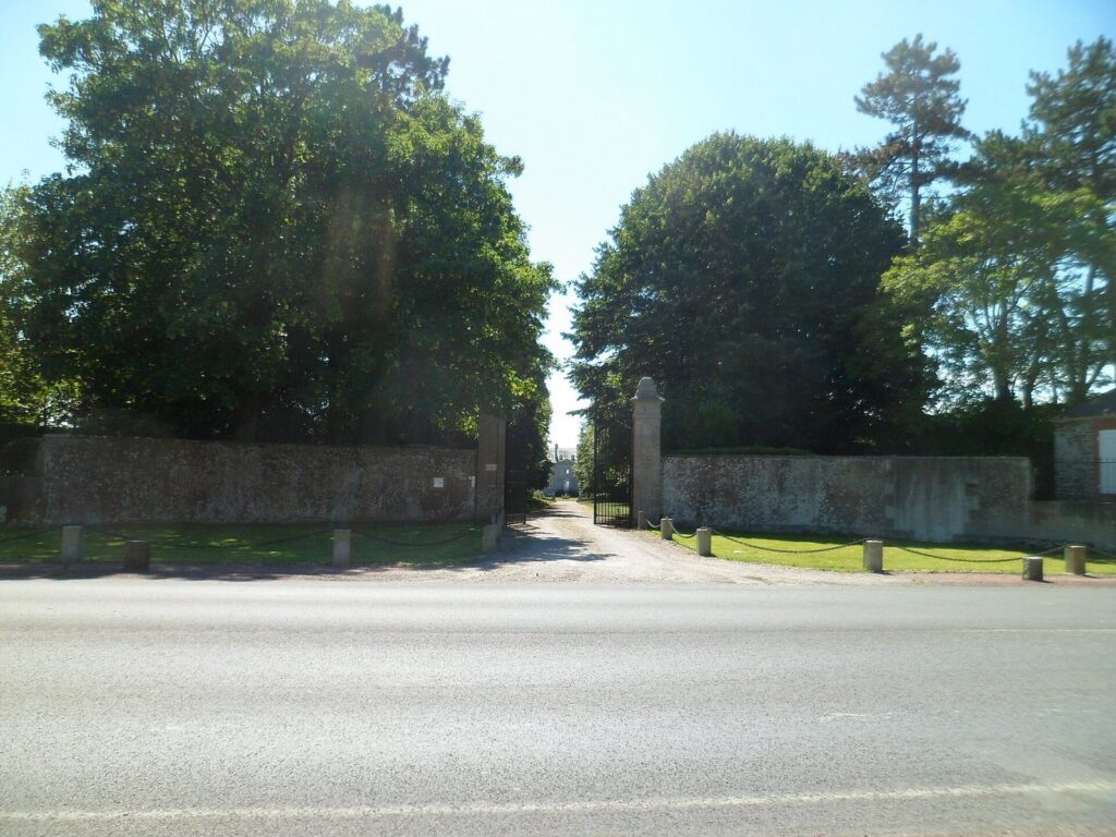 Manoir Saint-Nicolas: A Louis XVI-Style Manor in Granville 1 Manoir Saint-Nicolas