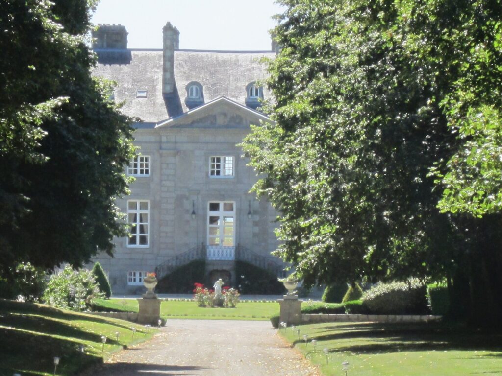 Manoir Saint-Nicolas: A Louis XVI-Style Manor in Granville 2 Manoir Saint-Nicolas