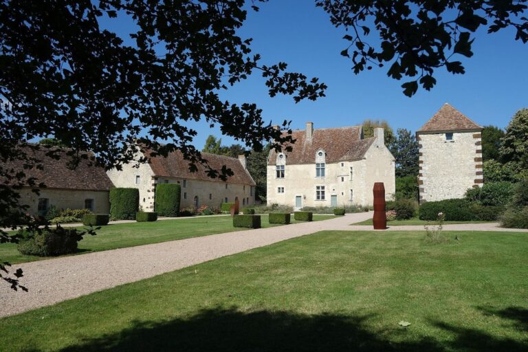 Soisay Manor: A Renaissance Residence and Agricultural Estate in France