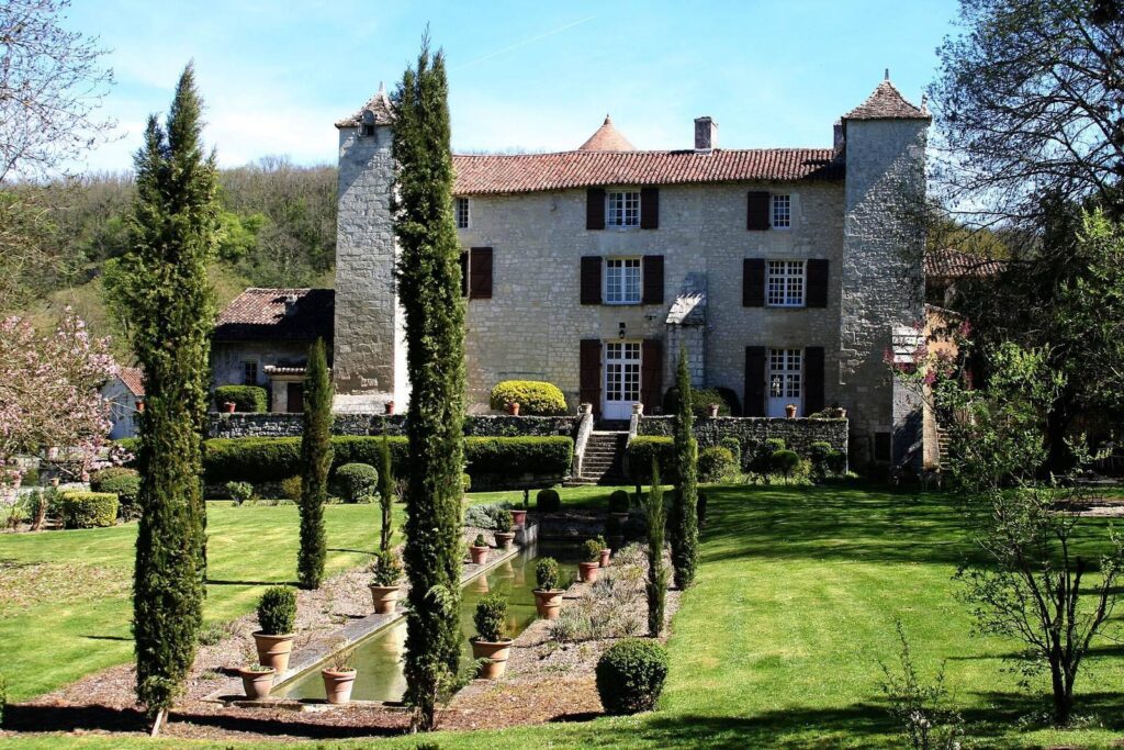 Logis de Forge: A Historic Manor in Mouthiers-sur-Boëme 1 Logis de Forge