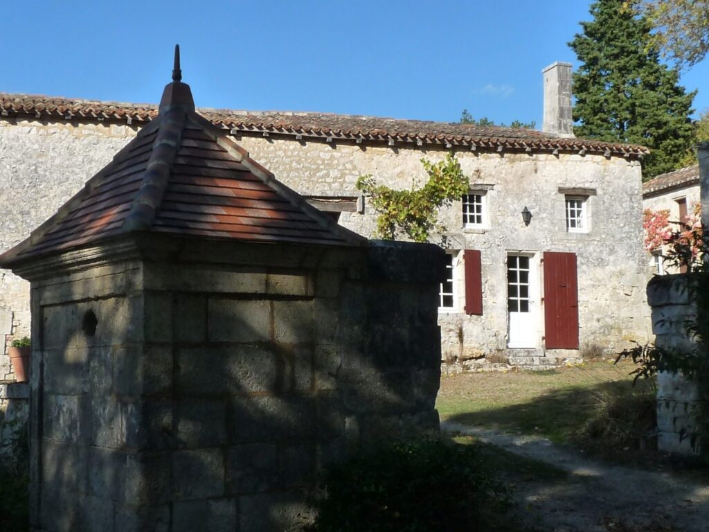 Logis de Forge: A Historic Manor in Mouthiers-sur-Boëme 3 Logis de Forge