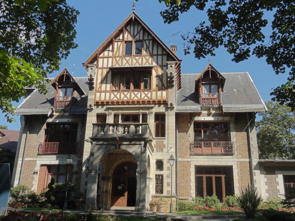 Miraville Manor: A Renaissance Revival Manor in Sarcelles, France 1 manoir de Miraville