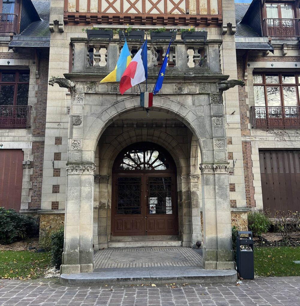 Miraville Manor: A Renaissance Revival Manor in Sarcelles, France 2 manoir de Miraville