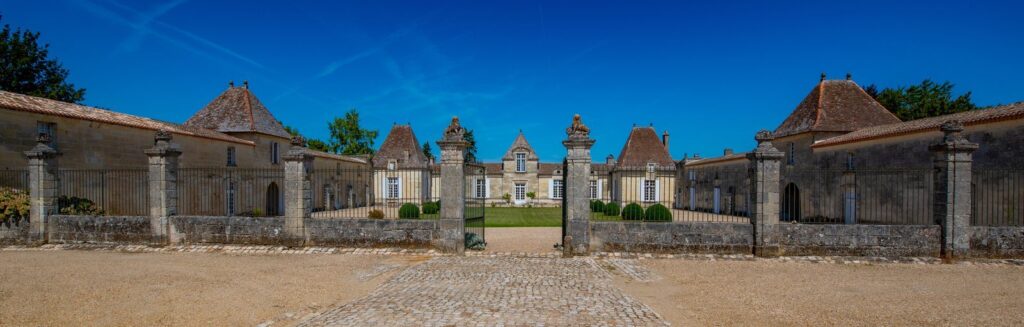 Château d'Abzac: A Classical Residence and Industrial Estate 1 château d'Abzac