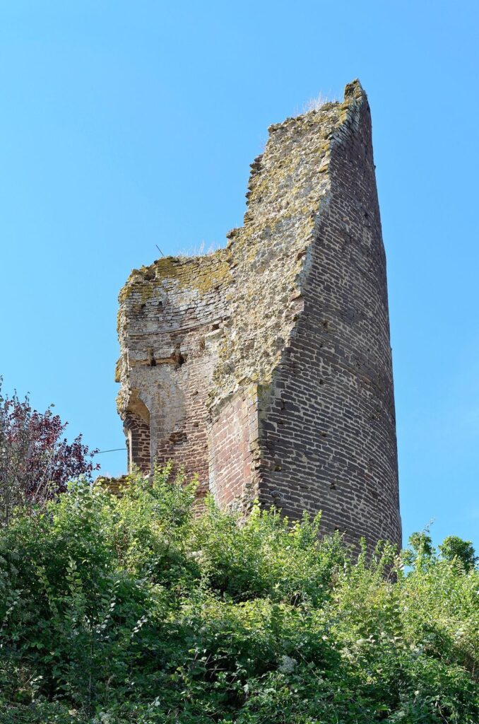 Mondoubleau Castle: A Medieval Fortress in France 1 Château de Mondoubleau