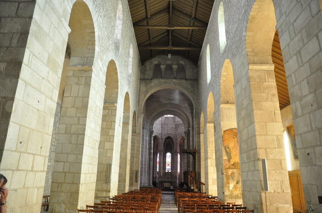 Saint-Léger Abbey Church at Ébreuil: A Carolingian and Romanesque Church 3 Eglise Saint-Léger à Ebreuil