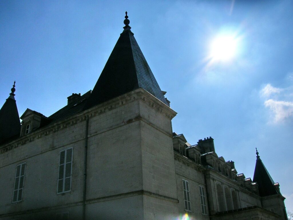Château d'Arc-en-Barrois: A Classical Country Residence in France 1 Château d'Arc-en-Barrois