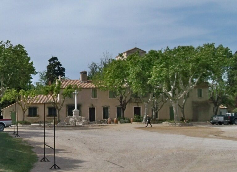 Mas de Méjanes: A Historic Agricultural Estate in France
