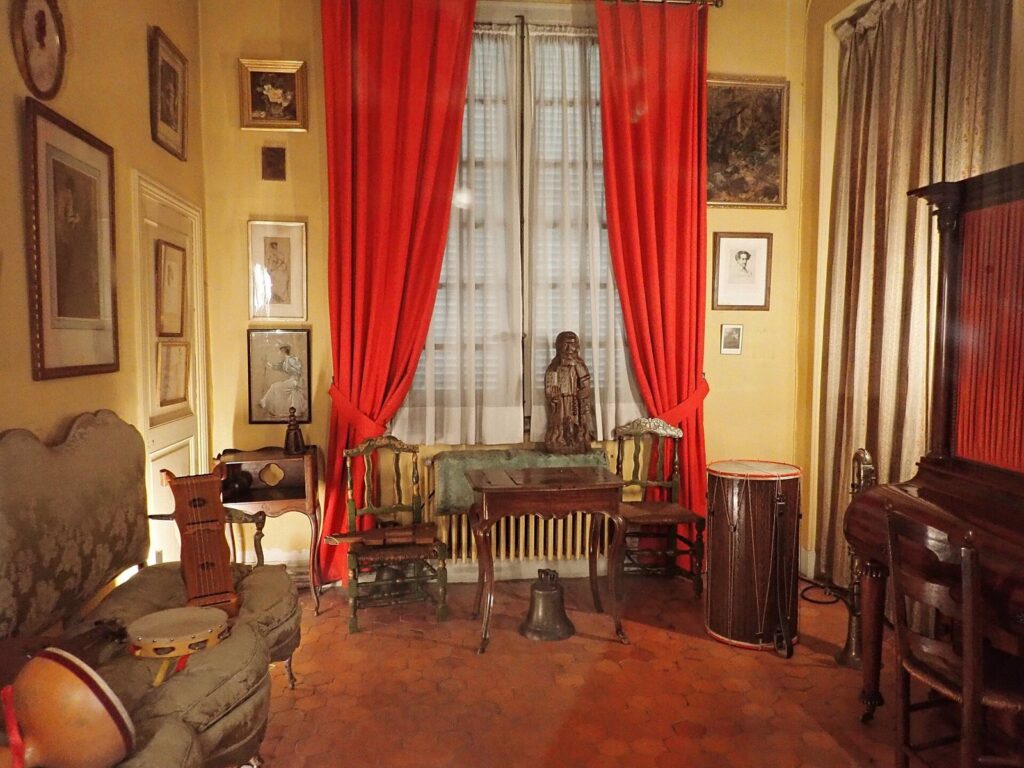 Palais du Roure: A Historic Residence and Cultural Museum in Avignon 2 Palais du Roure