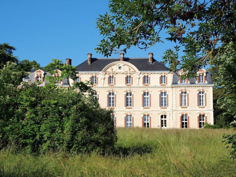 La Brosse-Montceaux Castle: An Eighteenth-Century Residence and Oblate Seminary