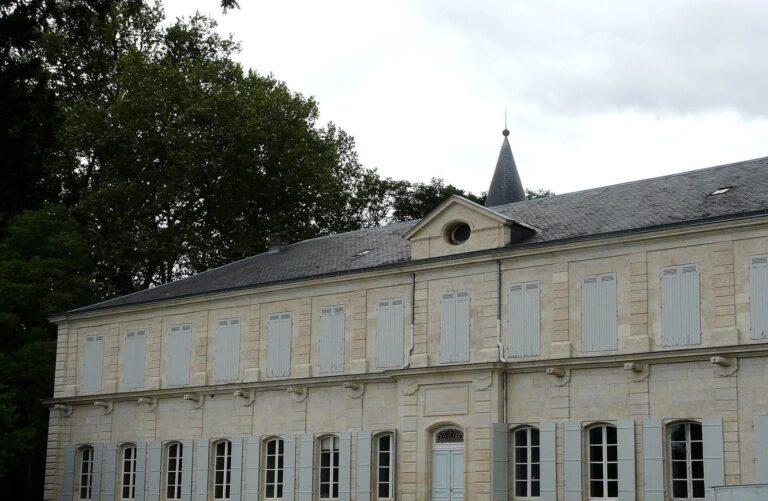 Mayac Manor House: A Seigneurial Residence in Dordogne