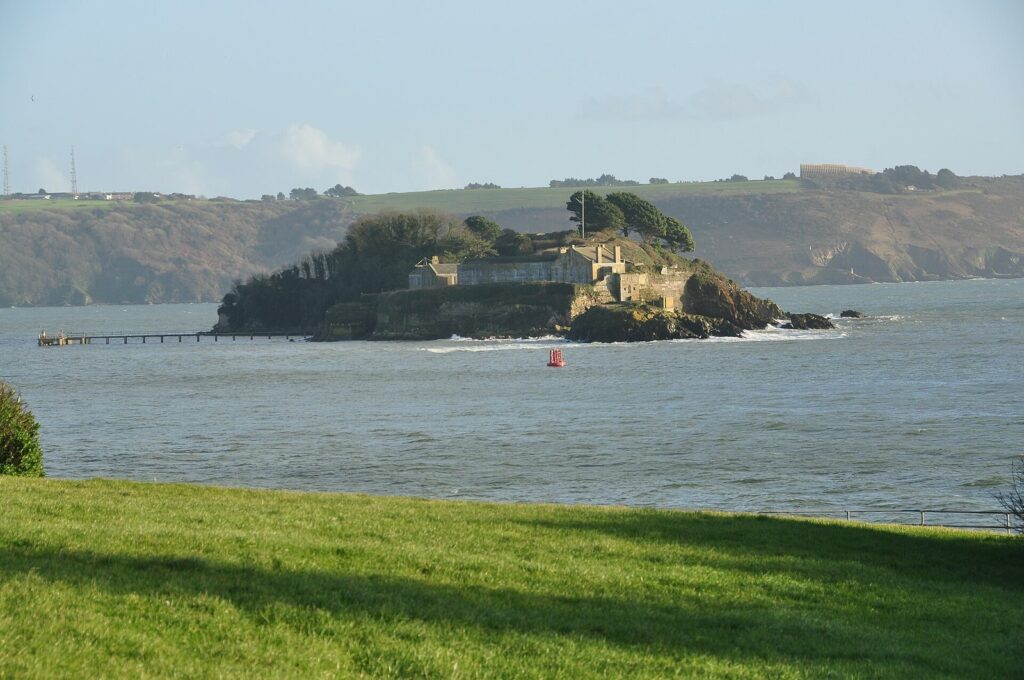 Drake's Island: A Coastal Fortress in Plymouth Sound 1 Drake's Island