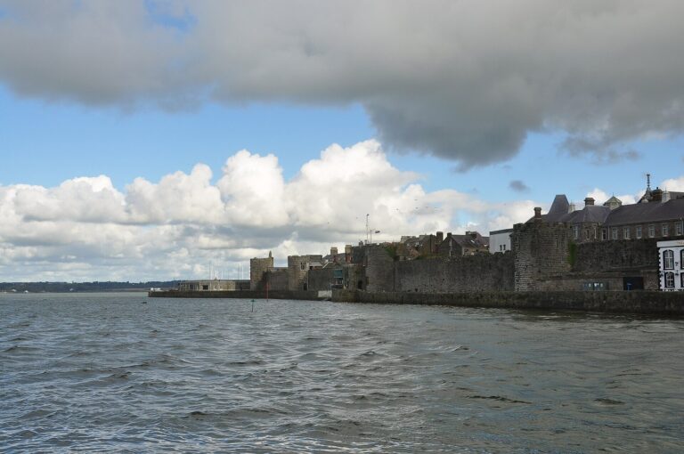 Caernarfon Town Walls: Medieval Defenses of a Planned Welsh Town