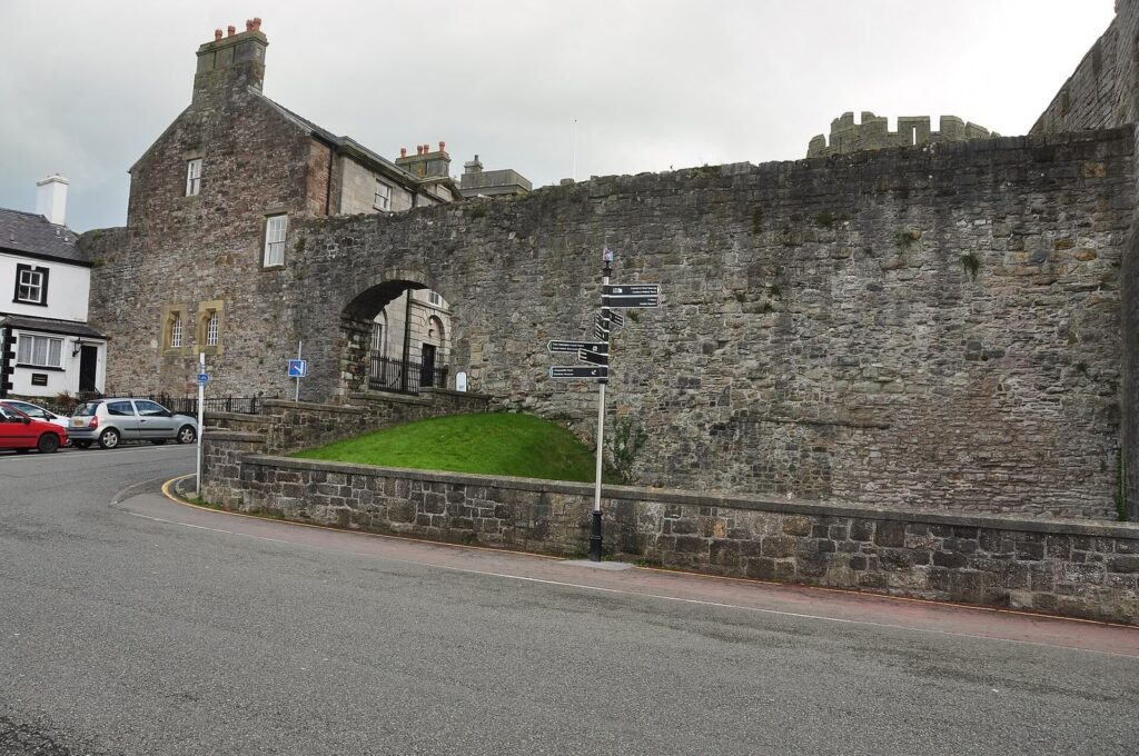 Caernarfon Town Walls: Medieval Defenses of a Planned Welsh Town 2 Caernarfon Town Walls