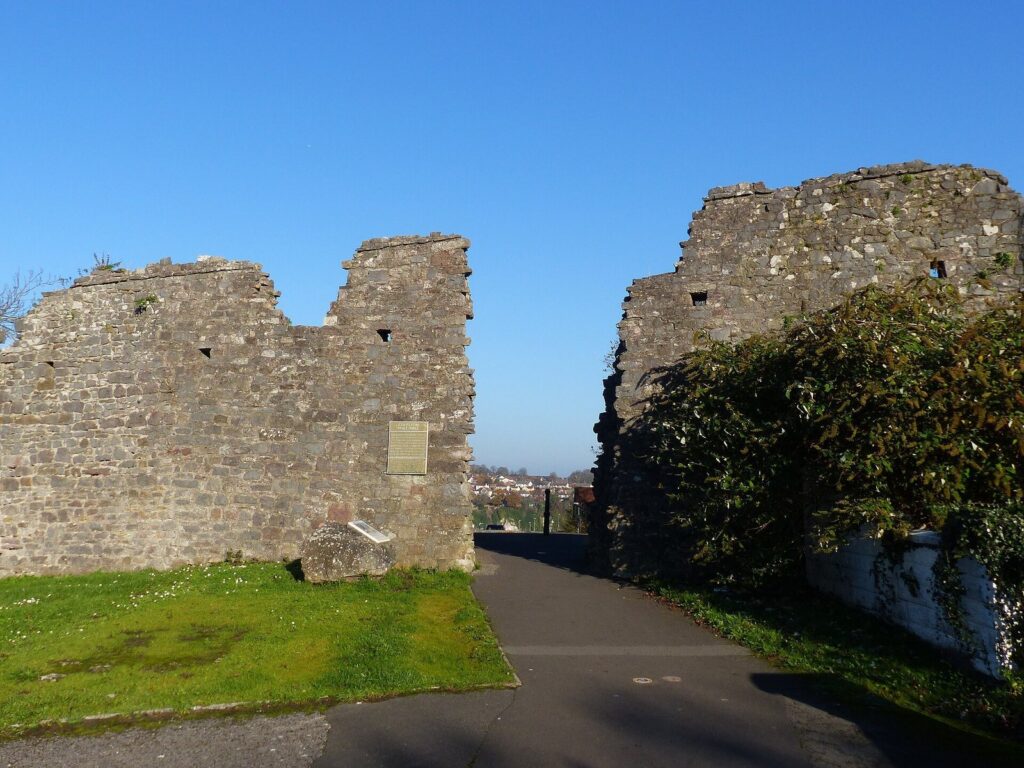 Chepstow Port Wall: A Medieval Enclosure for the Town and Port 2 Chepstow Port Wall
