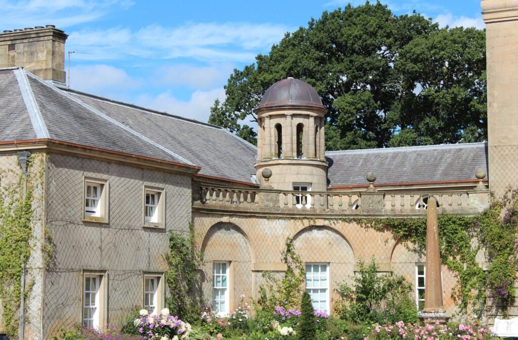 Dumfries House: A Palladian Country House in Scotland 1 Dumfries House