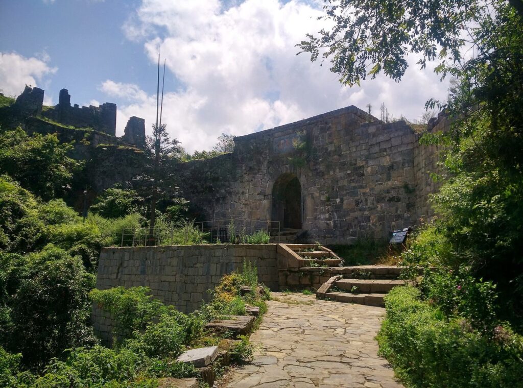 Hailongtun Castle: A Mountain Fortress of the Bozhou Yang Chieftains 1 Hailongtun Castle