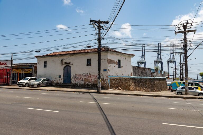 Small Fort of Santo Alberto: A Coastal Defense Fort in Brazil