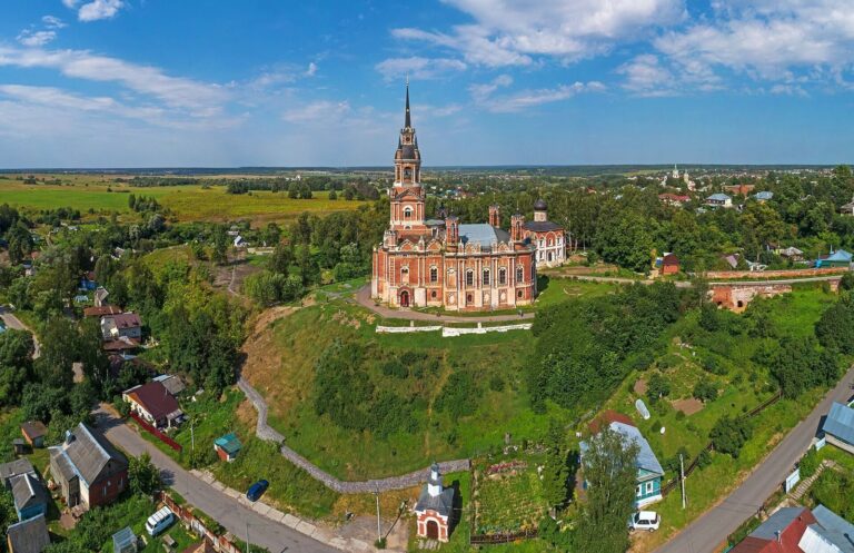 Mozhaysk Kremlin: A Russian Frontier Fortress and Princely Center