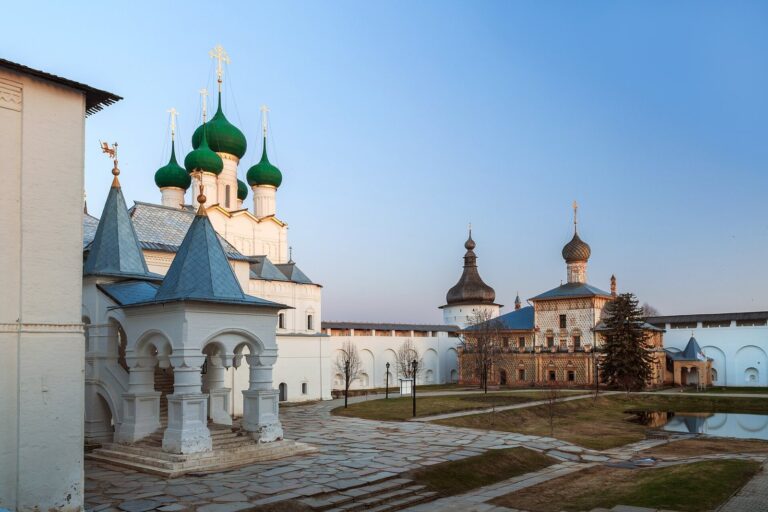 Rostov Kremlin: A Metropolitan Residence and Ecclesiastical Complex