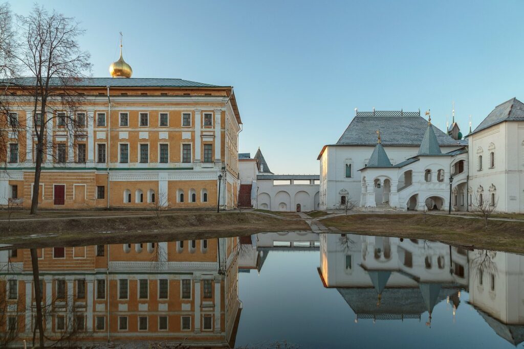 Rostov Kremlin: A Metropolitan Residence and Ecclesiastical Complex 4 Rostov kremlin
