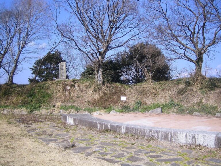 Ina Castle: Headquarters of the Ina Honda Family