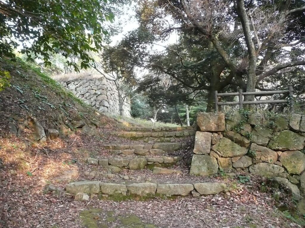 Hamada Castle: The Edo-Period Administrative Headquarters of Hamada Domain 1 Hamada Castle