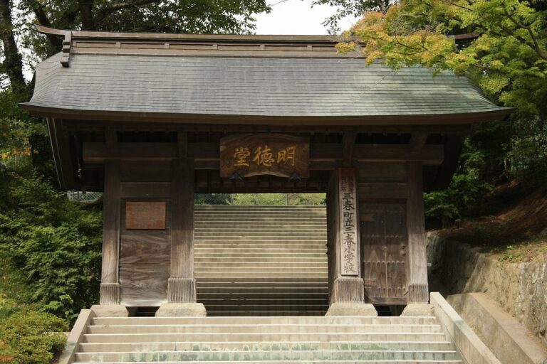 Miharu Castle: Seat of Miharu Domain in Japan