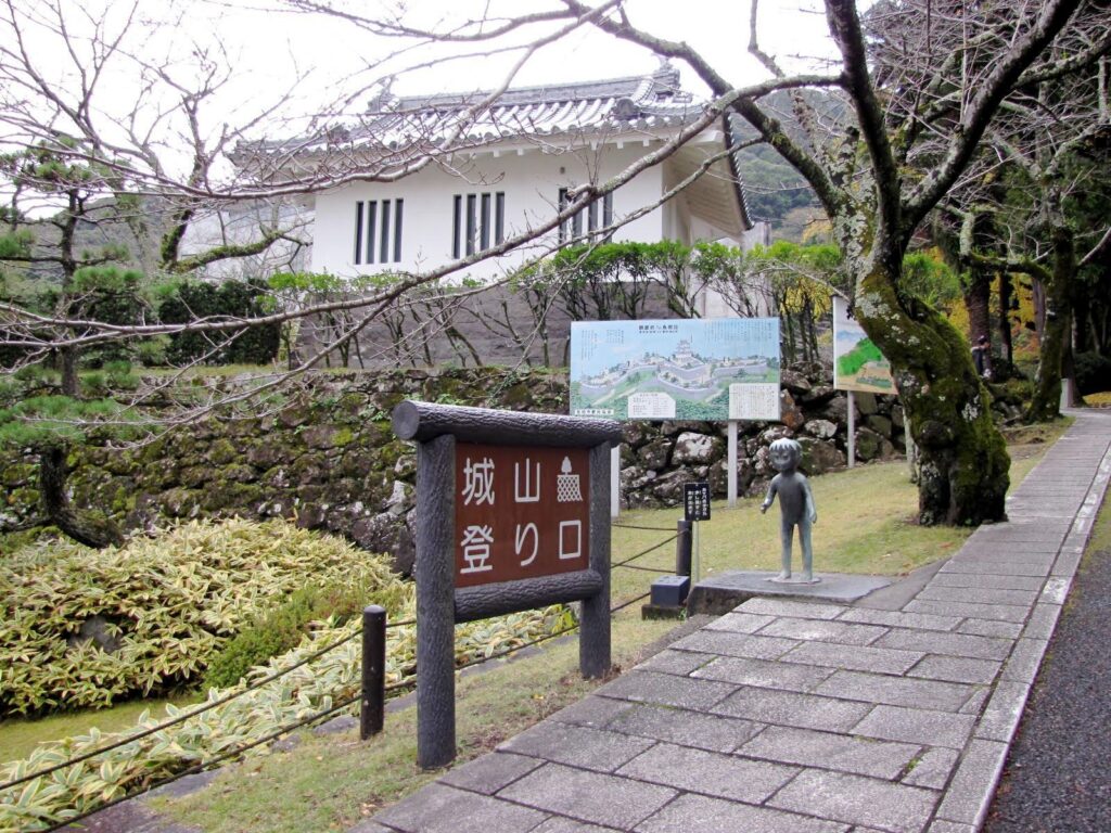 Saiki Castle: A Stone-Walled Mountain Castle in Japan 1 Saiki Castle
