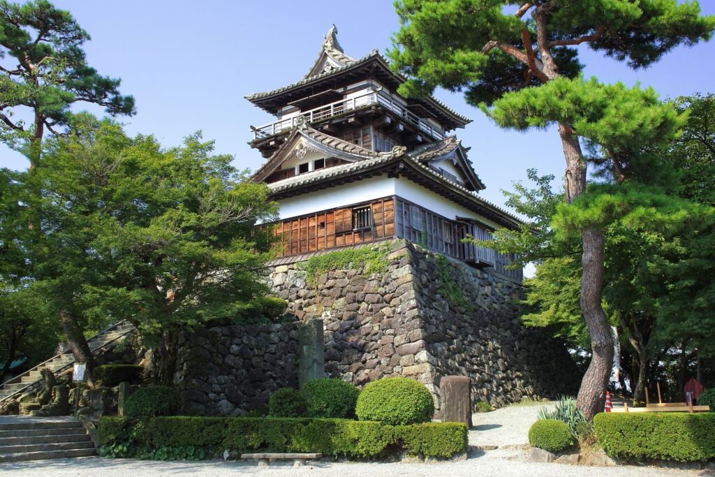 Maruoka Castle: A Japanese Hilltop Castle and Its Surviving Keep 1 Maruoka Castle