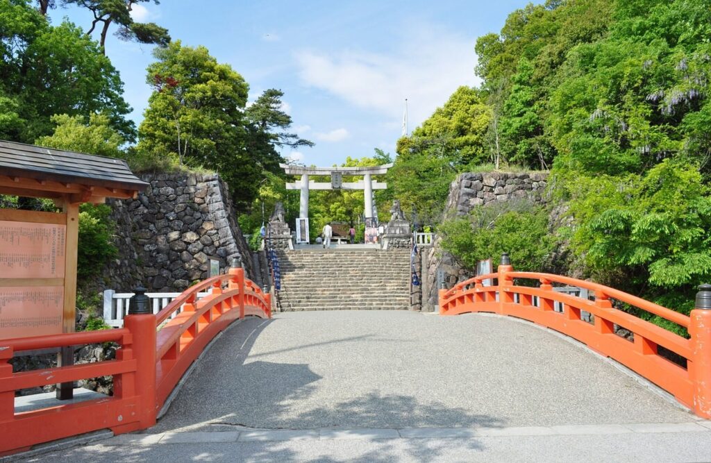 Tsutsujigasaki Castle: The Takeda Lords’ Fortified Residence in Kai 2 Tsutsujigasaki Castle