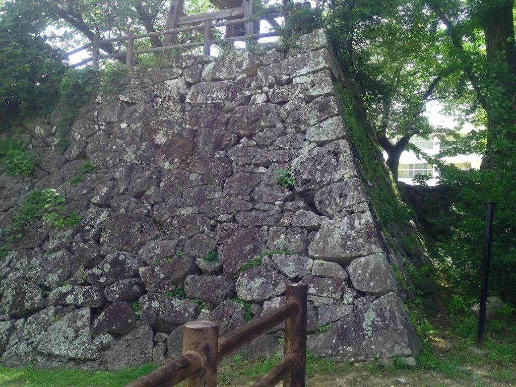Hiji Castle: Seat of the Kinoshita Fief 2 Hiji Castle
