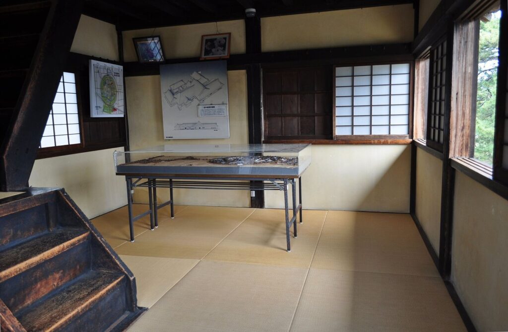 Tanaka Castle: A Japanese Castle and Edo-Period Domain Seat 2 Tanaka Castle