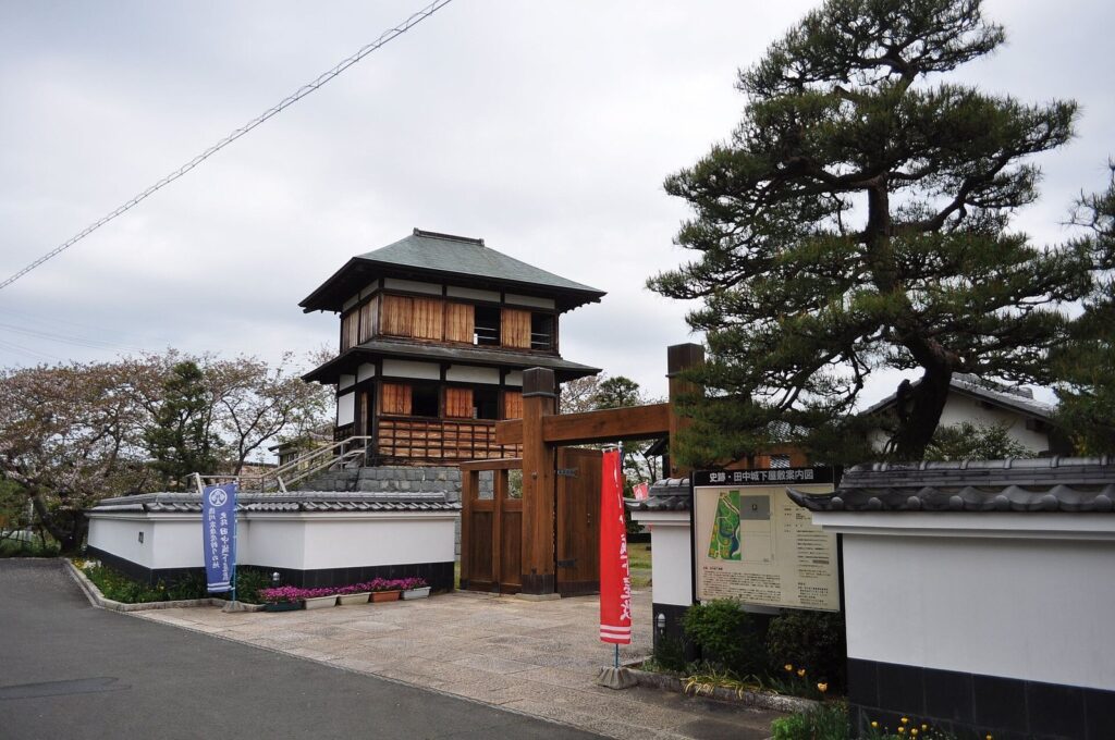Tanaka Castle: A Japanese Castle and Edo-Period Domain Seat 3 Tanaka Castle