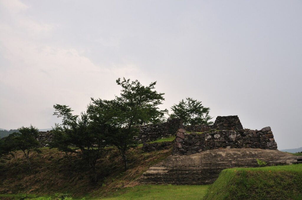 Akagi Castle: A Late-Sixteenth-Century Military Base in Kii, Japan 2 Akagi Castle