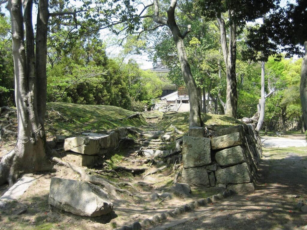 Hiroshima Castle: A Japanese Castle and Former Seat of Government 1 Hiroshima Castle