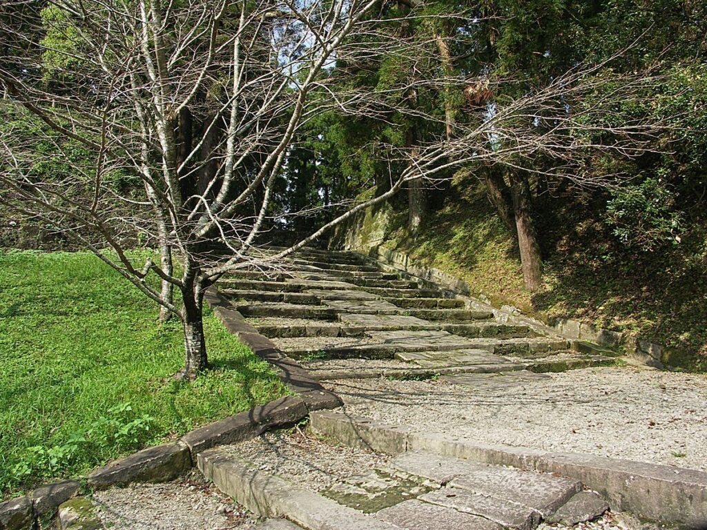 Obi Castle: A Hill-and-Plain Castle in Japan 2 Obi Castle