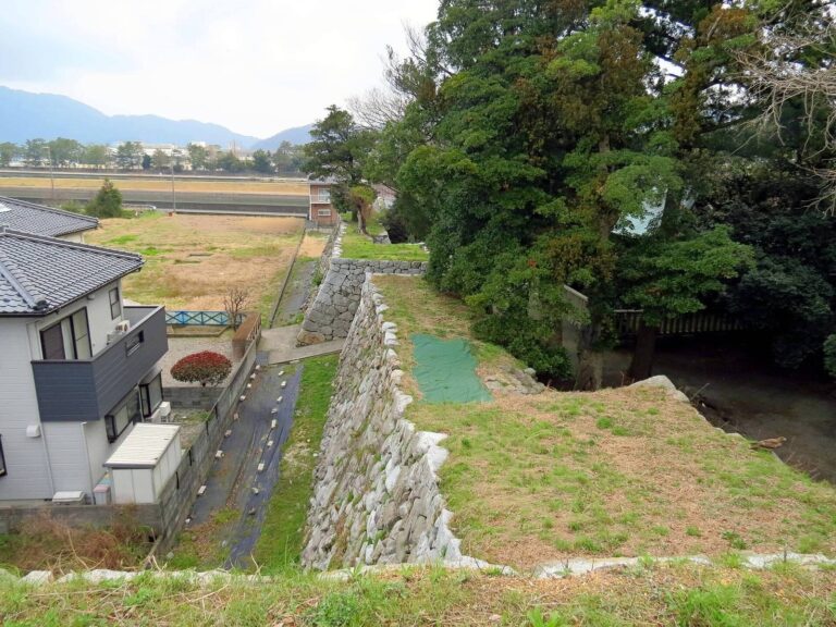 Obama Castle: A Seaside Fortress and Seat of the Obama Domain