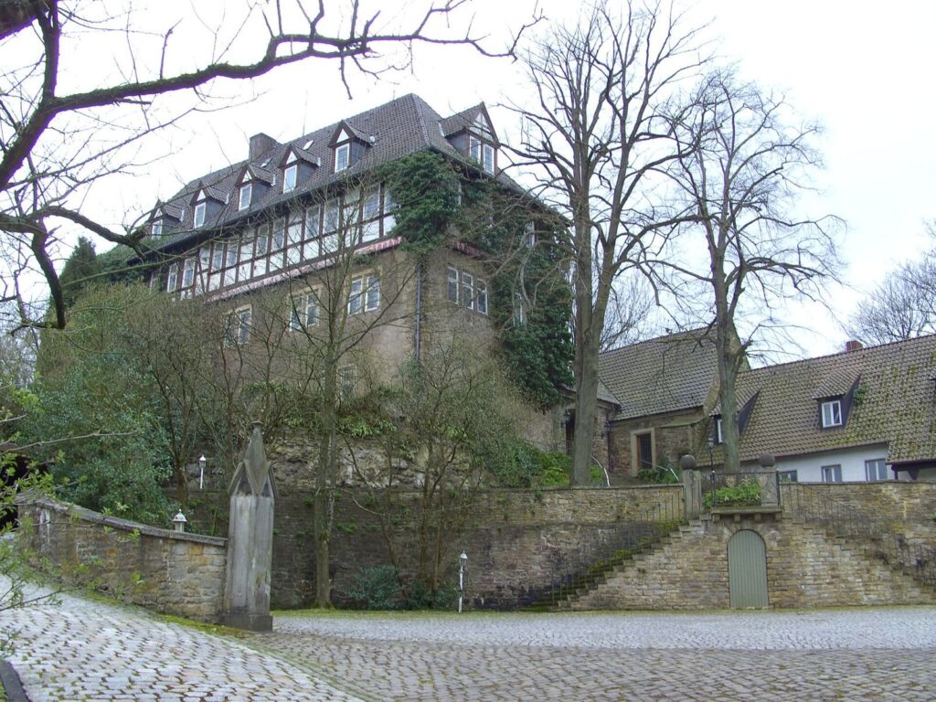 Arensburg Castle: A Medieval Stronghold and Later Palace in Lower Saxony 2 Schloss Arensburg