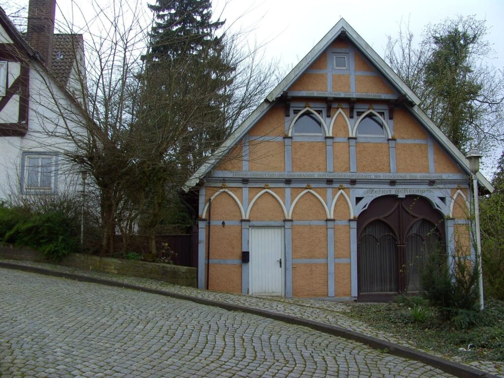 Arensburg Castle: A Medieval Stronghold and Later Palace in Lower Saxony 3 Schloss Arensburg