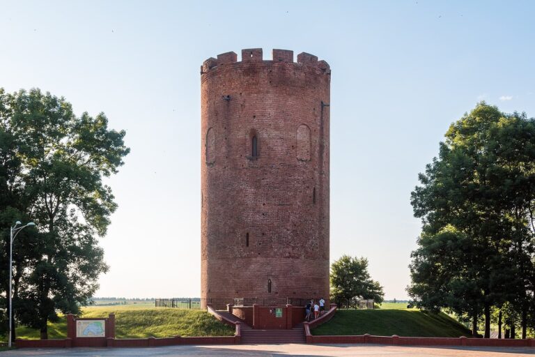 Tower of Kamianiec: A Medieval Frontier Stronghold in Belarus