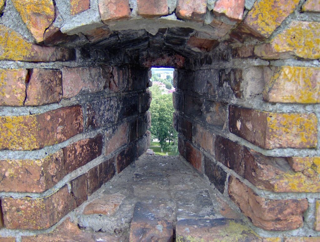 Tower of Kamianiec: A Medieval Frontier Stronghold in Belarus 2 Tower of Kamianiec
