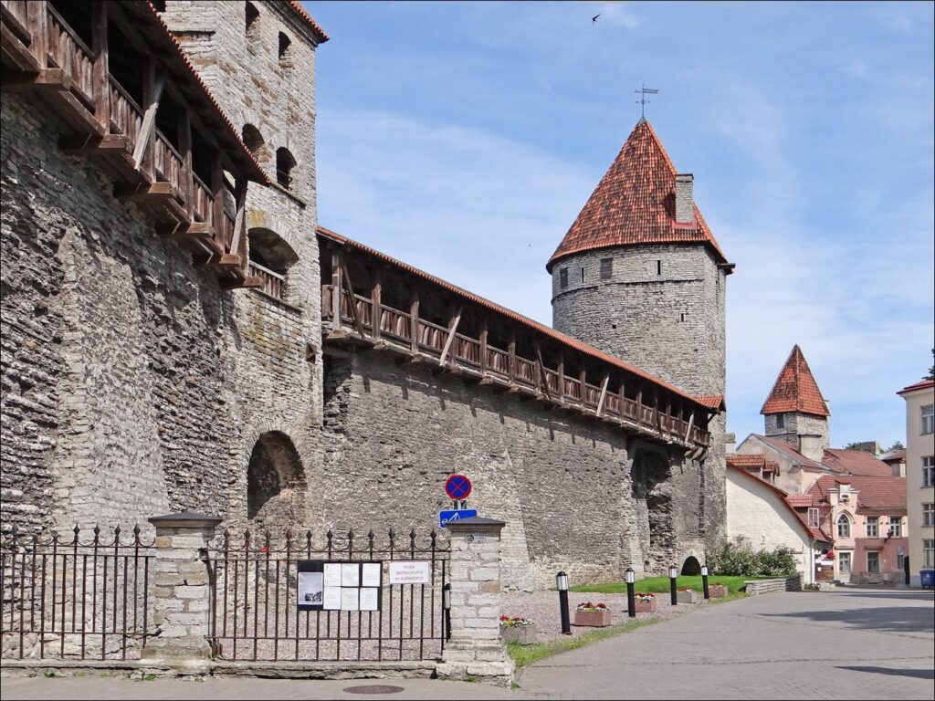Walls of Tallinn: Medieval Fortifications of the Lower Town 2 Walls of Tallinn