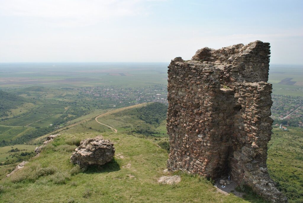 Șiria Fortress: A Medieval Stronghold in Romania 2 Cetatea Șiriei