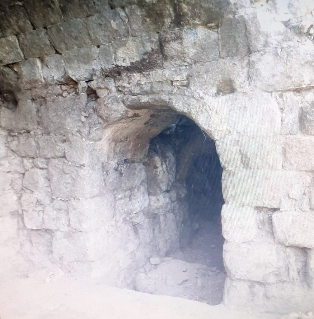 Galeyi Beygurt: A Medieval Fortress and Refuge of the Shirvanshahs 2 Galeyi Beygurt